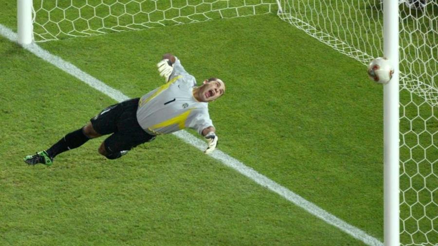 Marcos faz defesa durante final da Copa do Mundo de 2002 contra a Alemanha - Oleg Popov/Reuters