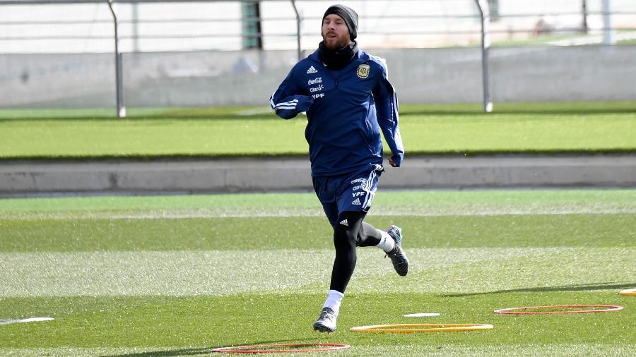 Lionel Messi em ação durante treino da seleção argentina em Madri - Gabriel Bouys/AFP