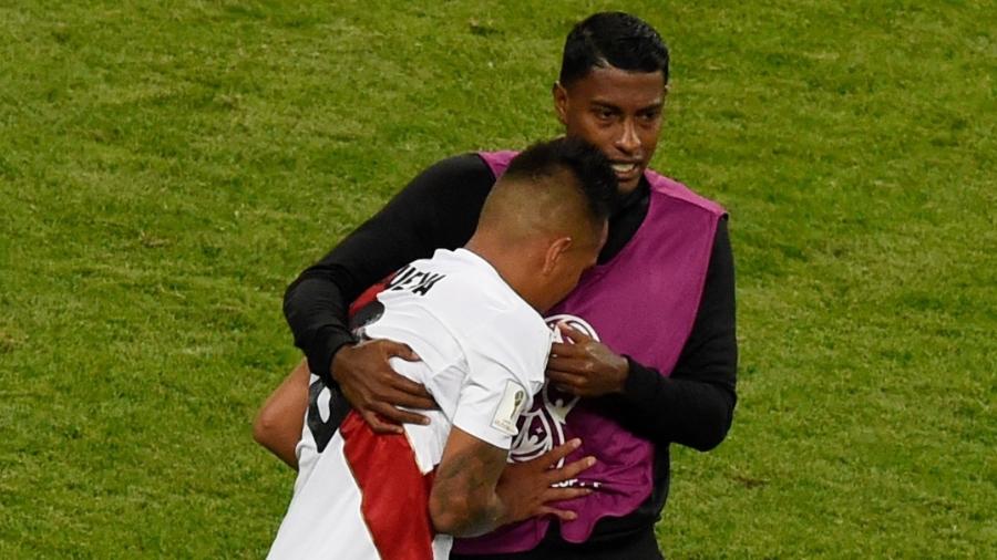 Cueva lamenta pênalti perdido na derrota do Peru para a Dinamarca - Juan Barreto/AFP