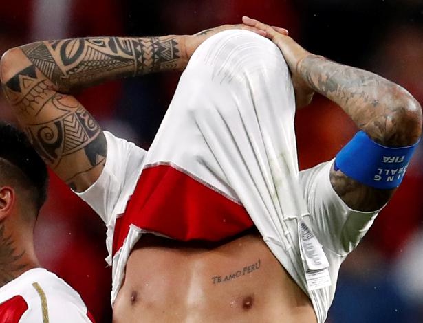 Paolo Guerrero chora após a eliminação do Peru na Copa do Mundo da Rússia - Damir Sagolj/Reuters