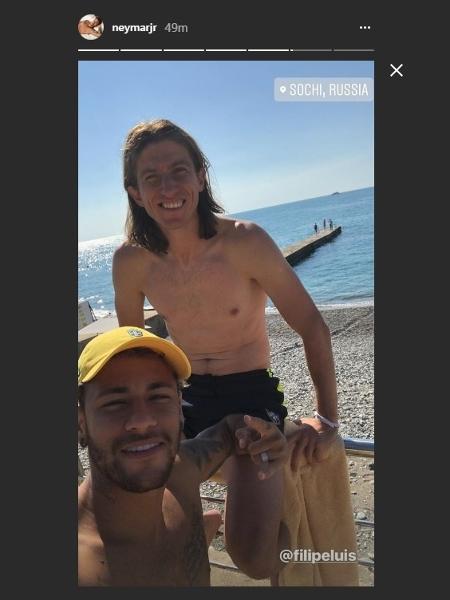 Neymar e Filipe Luís aproveitam praia privativa em Sochi - Reprodução