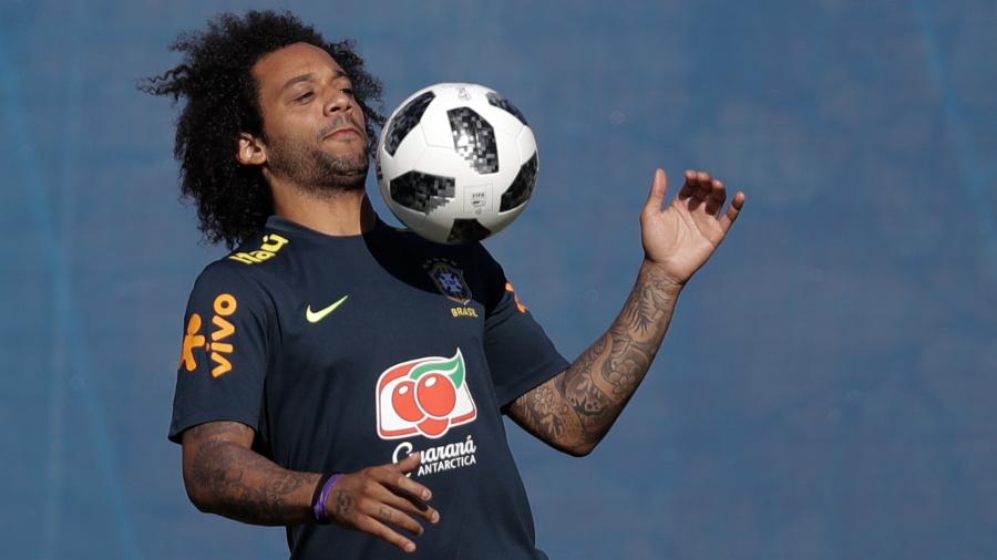 O lateral Marcelo em treino da seleção brasileira, em Sochi - Pedro Martins / MoWA Press