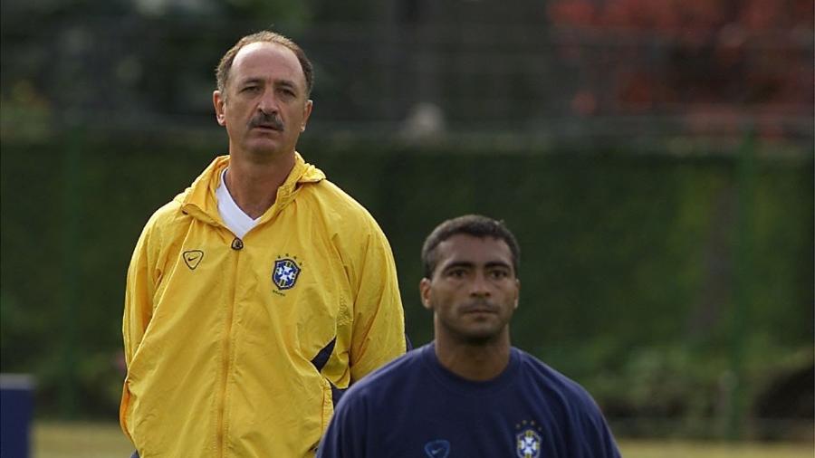 Romário e Felipão em treino da seleção brasileira em 2001 - Antônio Gaudério/Folhapress