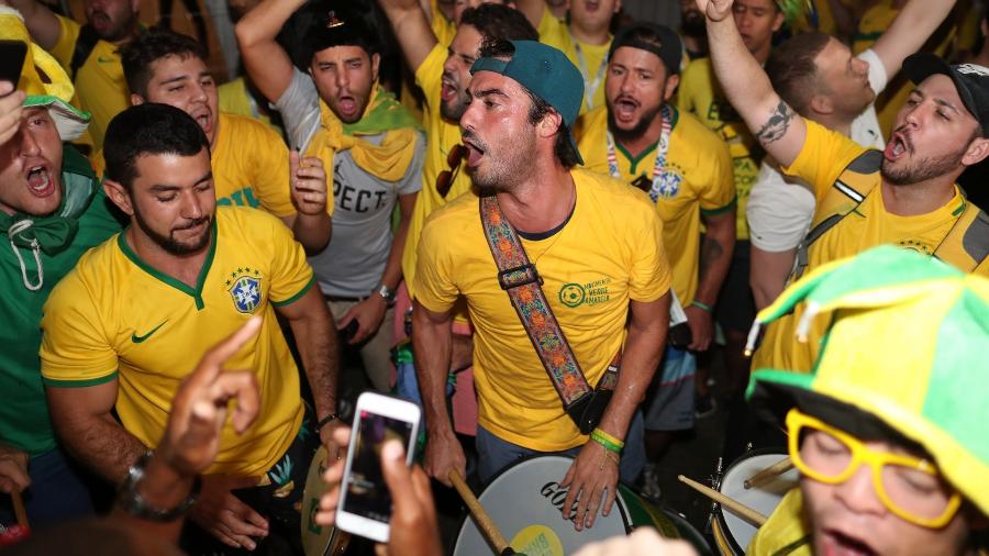 Torcida recepciona a seleção brasileira em Samara - Lucas Figueiredo/CBF