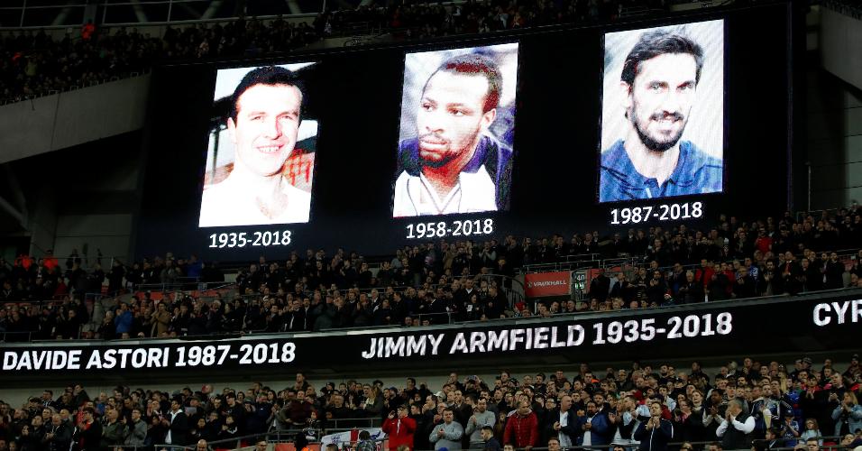 Jimmy Armfield, Cyrille Regis e Davide Astori são homenageados antes da partida entre Inglaterra e Itália