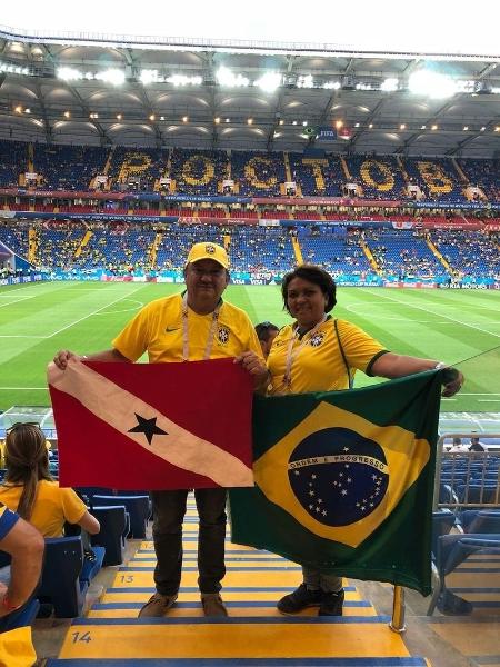 Adélcio Torres, presidente da Federação Paraense, acompanha o jogo da seleção com a esposa - Divulgação/FPF