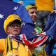 Torcedores da Austrália antes do duelo contra o Peru, em Sochi - Marcos Brindicci/Reuters