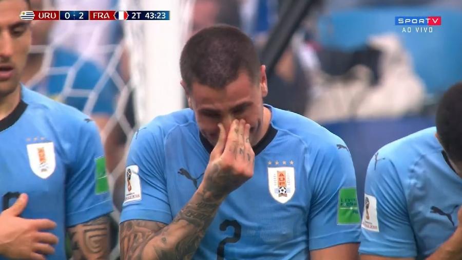 José Giménez chorando em partida contra a França - Reprodução/Sportv