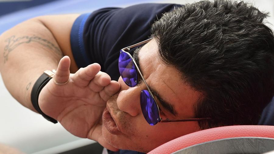 Maradona acompanha a partida em que a Argentina foi eliminada pela França - Saeed Khan/AFP