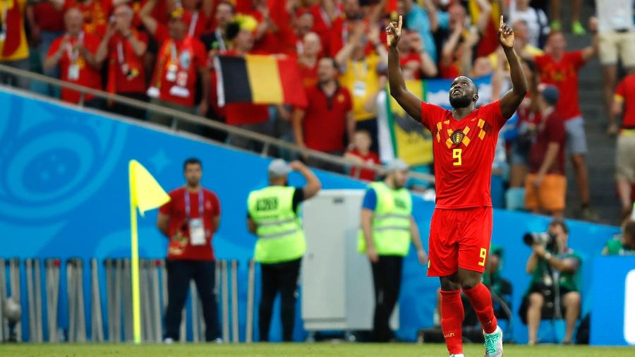 Lukaku comemora e agradece após marcar o segundo gol da Bélgica sobre o Panamá - Julian Finney/Getty Images