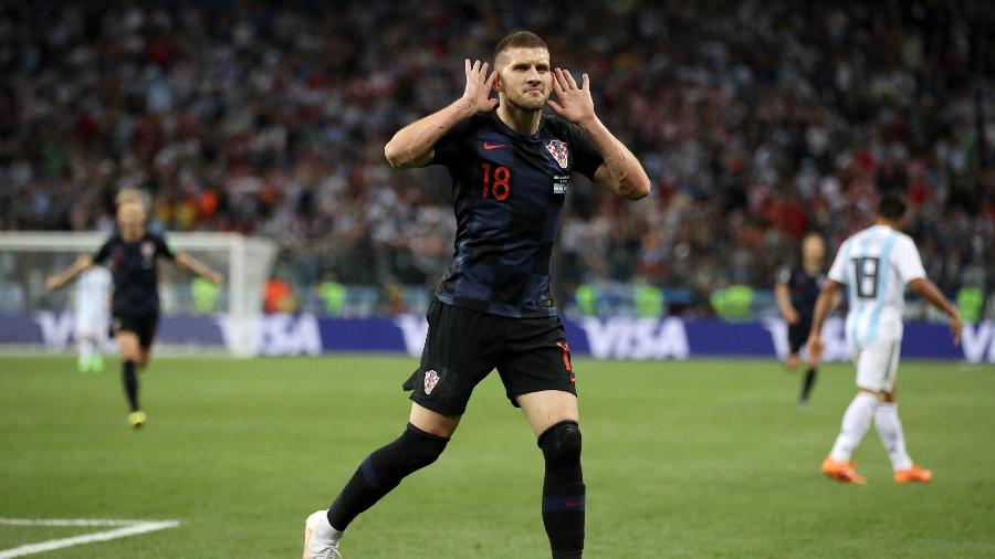 Ante Rebic bota a mão na orelha para comemorar gol da Croácia contra a Argentina - Clive Brunskill/Getty Images