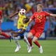 Fernandinho, do Brasil, tenta disputar bola com Kevin De Bruyne, da Bélgica - Laurence Griffiths/Getty Images