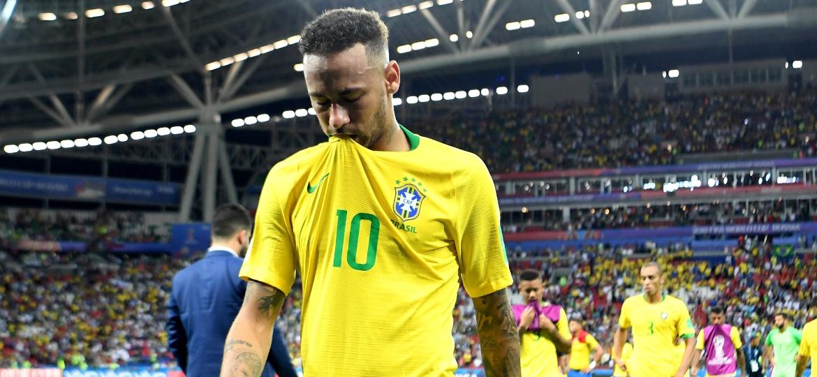 Neymar sai do gramado cabisbaixo após eliminação do Brasil contra a Bélgica - Michael Regan - FIFA/FIFA via Getty Images
