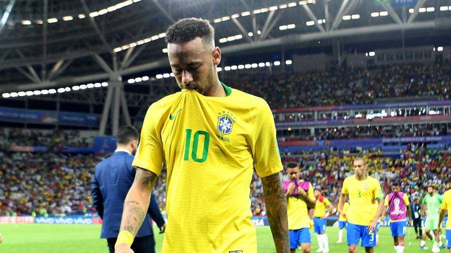 Neymar sai do gramado cabisbaixo após eliminação do Brasil contra a Bélgica - Michael Regan - FIFA/FIFA via Getty Images