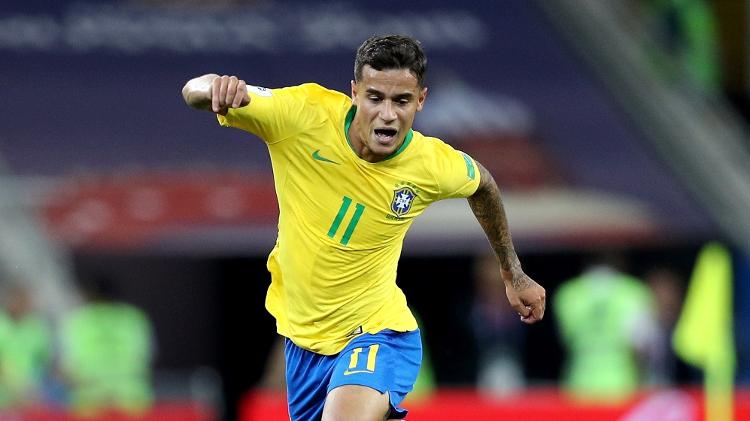 Philippe Coutinho, do Brasil, tenta passar por Nemanja Matic, da Sérvia - Maddie Meyer/Getty Images - Maddie Meyer/Getty Images