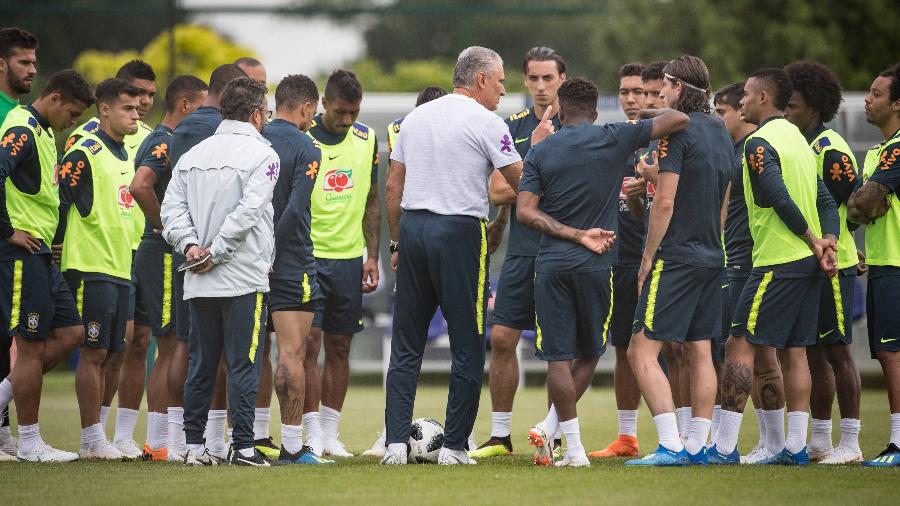 Fora de campo, passagem da seleção por Londres foi marcada por muita atividade comercial antes da Copa - Pedro Martins / MoWA Press