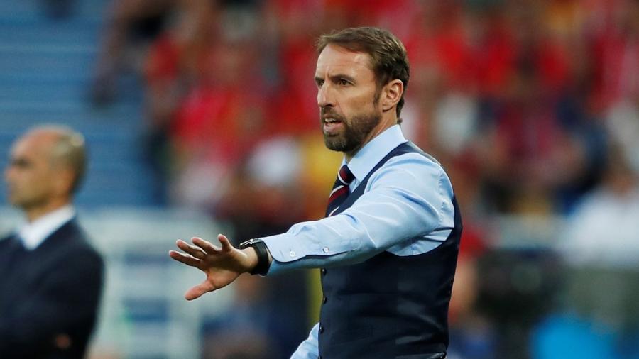 O técnico Gareth Southgate orienta os jogadores da Inglaterra em jogo encontra a Bélgica - Lee Smith/Reuters