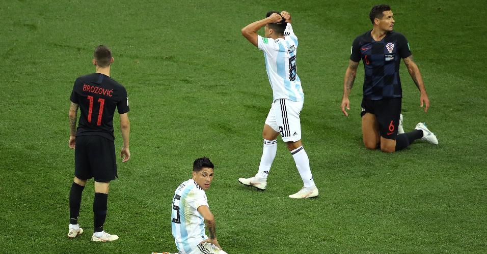 Jogadores da Argentina lamentam chance perdida por Enzo Pérez em jogo contra a Croácia
