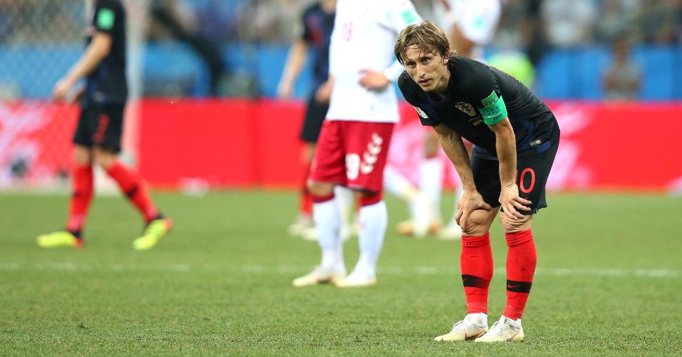 Luka Modric se lamenta após perder pênalti na prorrogação em Croácia x Dinamarca