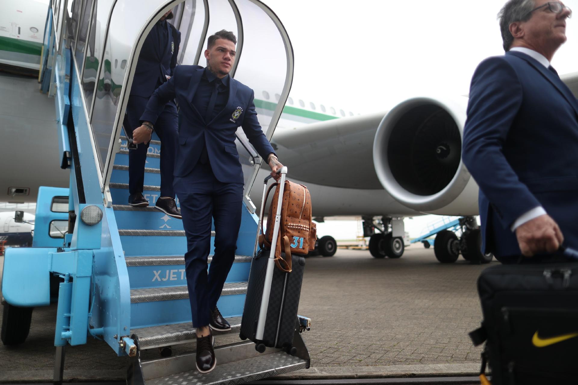 Goleiro Ederson desembarca em Londres com a seleção brasileira - Lucas Figueiredo/CBF