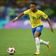 O atacante Neymar tenta fazer jogada individual para o Brasil contra a Bélgica - Shaun Botterill/Getty Images