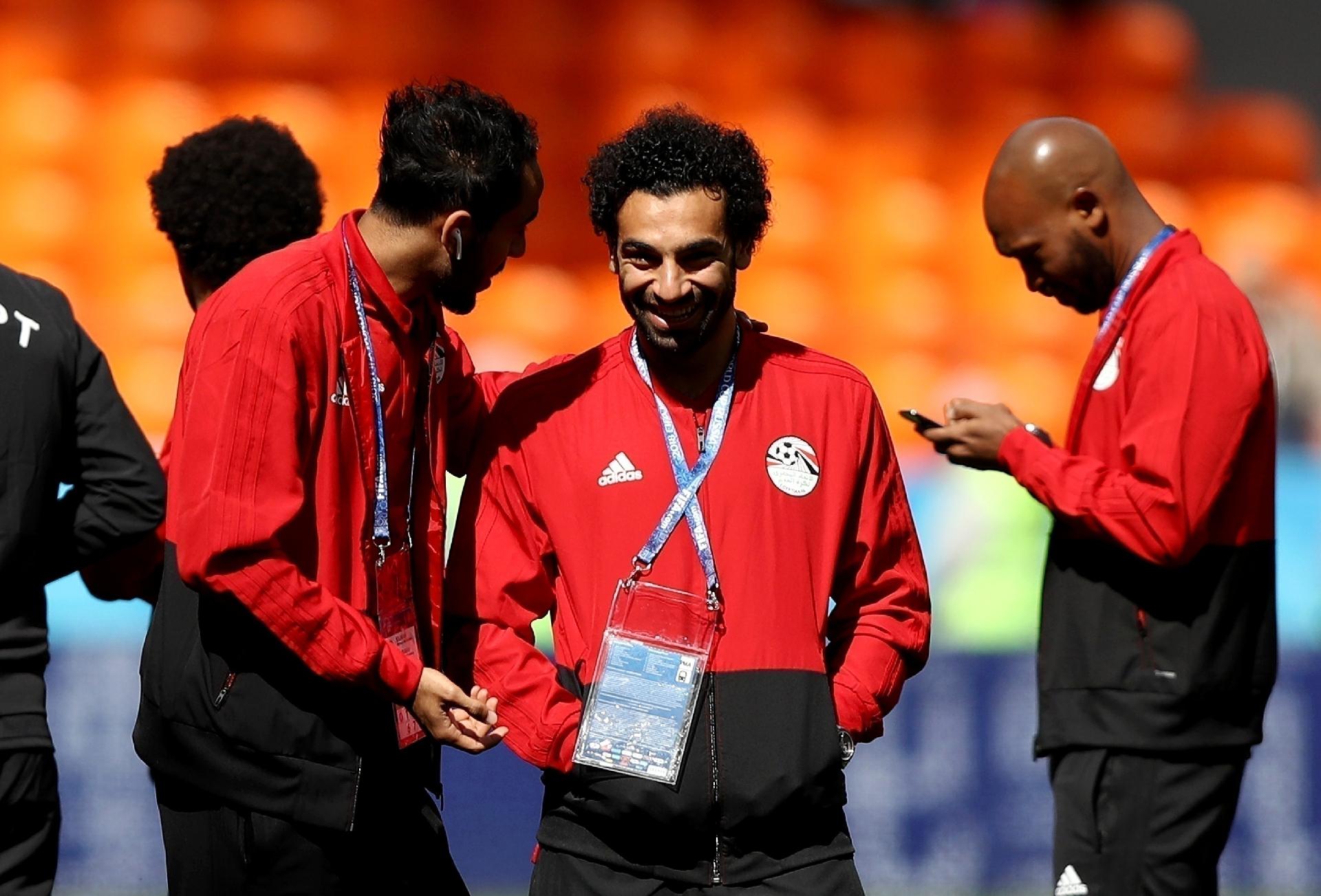 Mohamed Salah não começará a partida jogando. O atacante se recupera de lesão no ombro - Getty Images