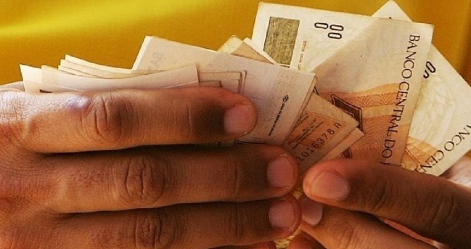 Resultado de imagem para Por que o salÃ¡rio mÃ­nimo ficou abaixo dos R$ 1.006 previstos anteriormente?