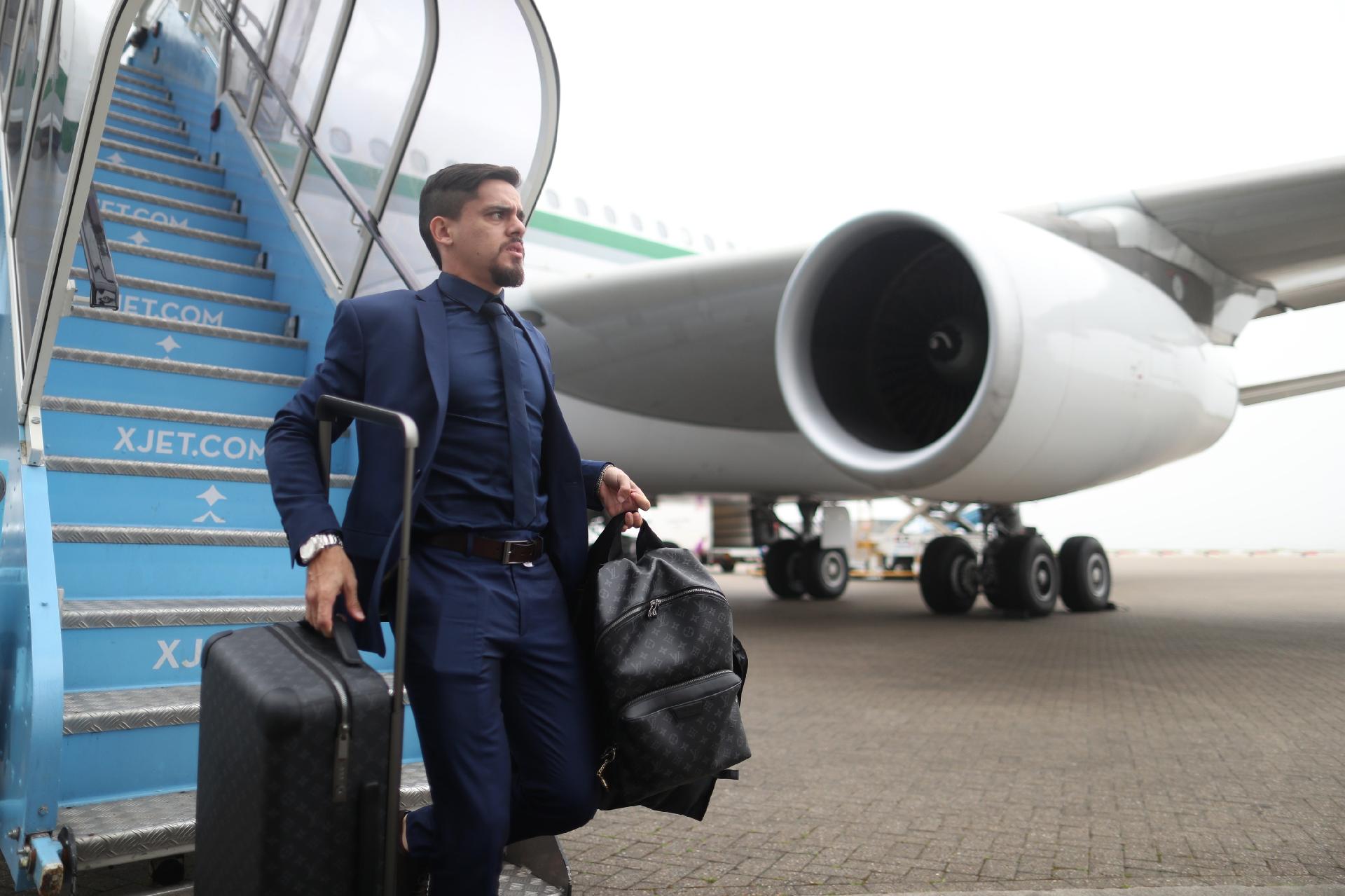 Fagner desembarca em Londres com a seleção brasileira - Lucas Figueiredo/CBF