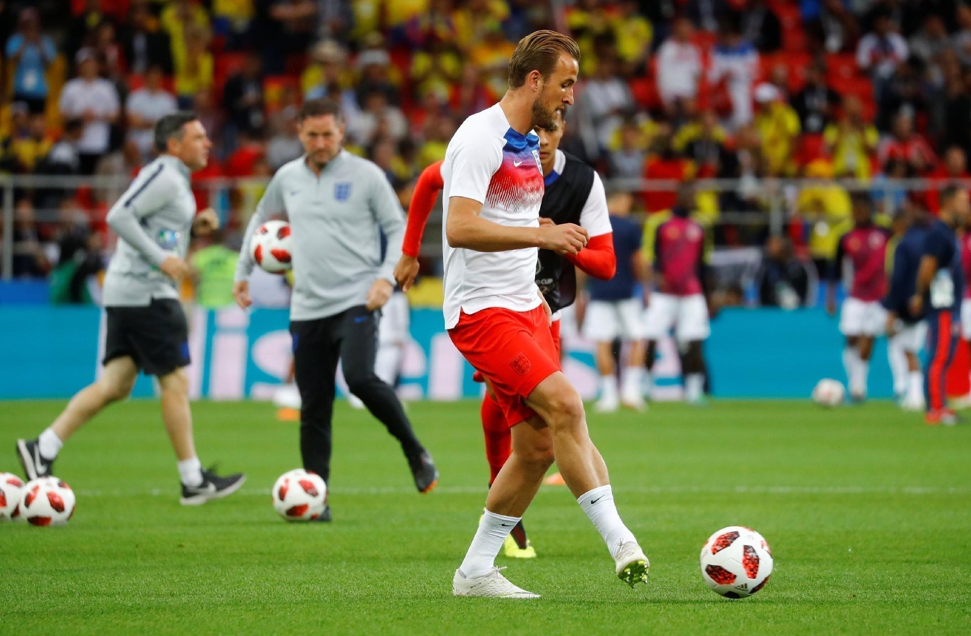 Karry Kane, da Inglaterra, se aquece antes do jogo entre sua equipe e a Colômbia - REUTERS/Kai Pfaffenbach
