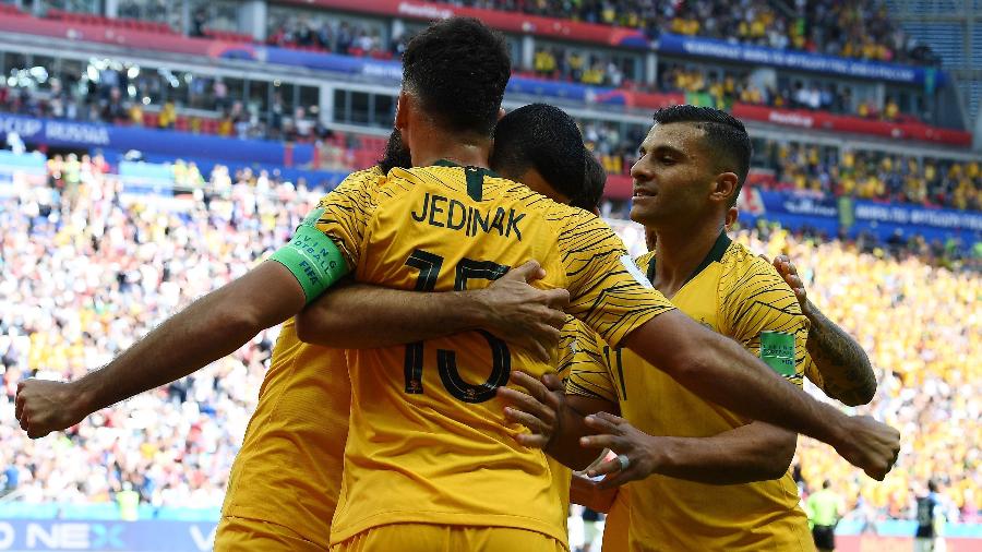 Mile Jedinak celebra o gol da Austrália em duelo contra a França - AFP PHOTO / FRANCK FIFE