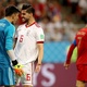 Alireza Beiranvand e Saeid Ezatolahi, do Irã, se estranham após falha defensiva em jogo contra Portugal - Clive Mason/Getty Images