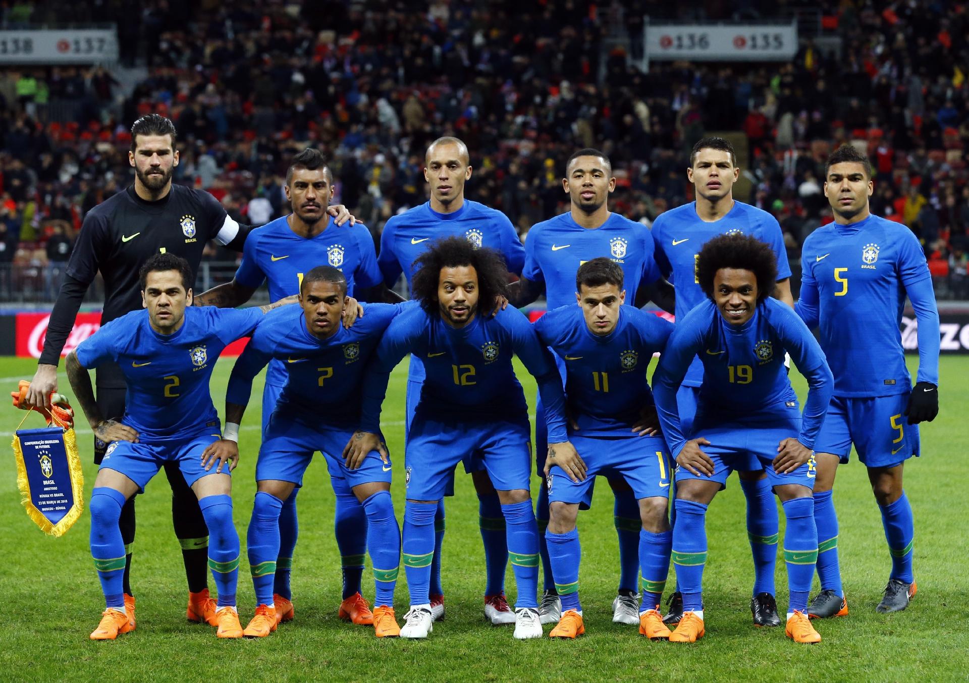 De azul, seleção foi escalada com Alisson, Daniel Alves, Thiago Silva, Miranda e Marcelo; Casemiro, Paulinho e Philippe Coutinho; Willian, Gabriel Jesus e Douglas Costa - Alexander Zemlianichenko/AP