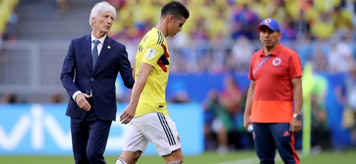 James Rodriguez sentiu dores e precisou ser substituído ainda na etapa inicial de Colômbia x Senegal - Getty Images