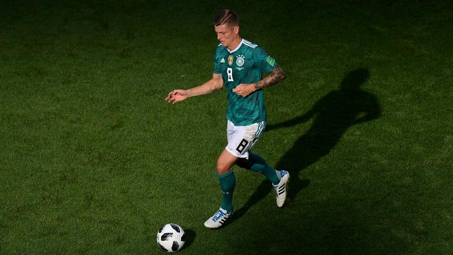 Toni Kroos em ação no duelo da Alemanha contra a Coreia do Sul - Getty Images
