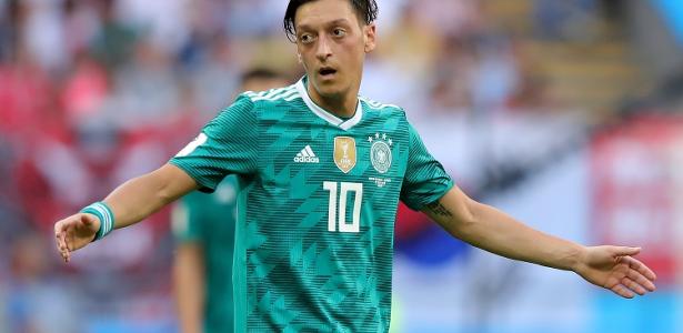 Özil spricht von „Rassismus und Respektlosigkeit“ und verlässt die deutsche Nationalmannschaft im Alter von 29 Jahren – 22.07.2018.
