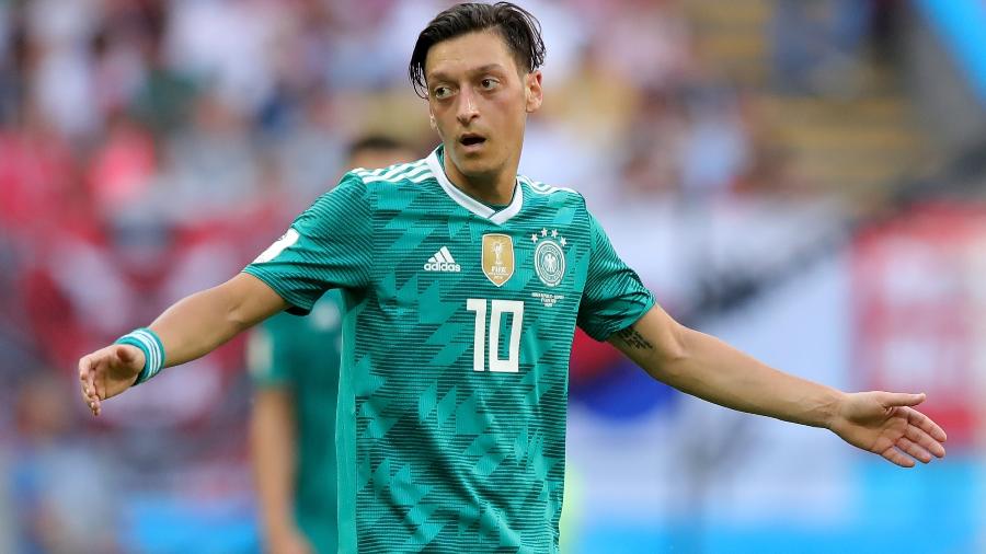 Özil reclama durante derrota da Alemanha por 2 a 0 para a Coreia do Sul - Getty Images
