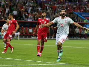 Copa do Mundo: Seleção iraniana chega ao Qatar com técnico Carlos Queiroz  otimista - Lance!