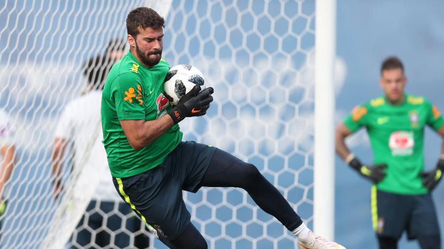 Alisson disse que espichou aos 16 anos, passando de 1,70m para 1,87m - Lucas Figueiredo/CBF