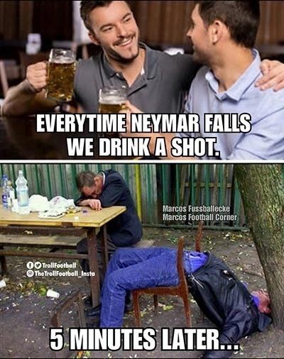 "Toda vez que o Neymar cair, a gente toma uma dose". Cinco minutos depois.... - Reprodução/Facebook