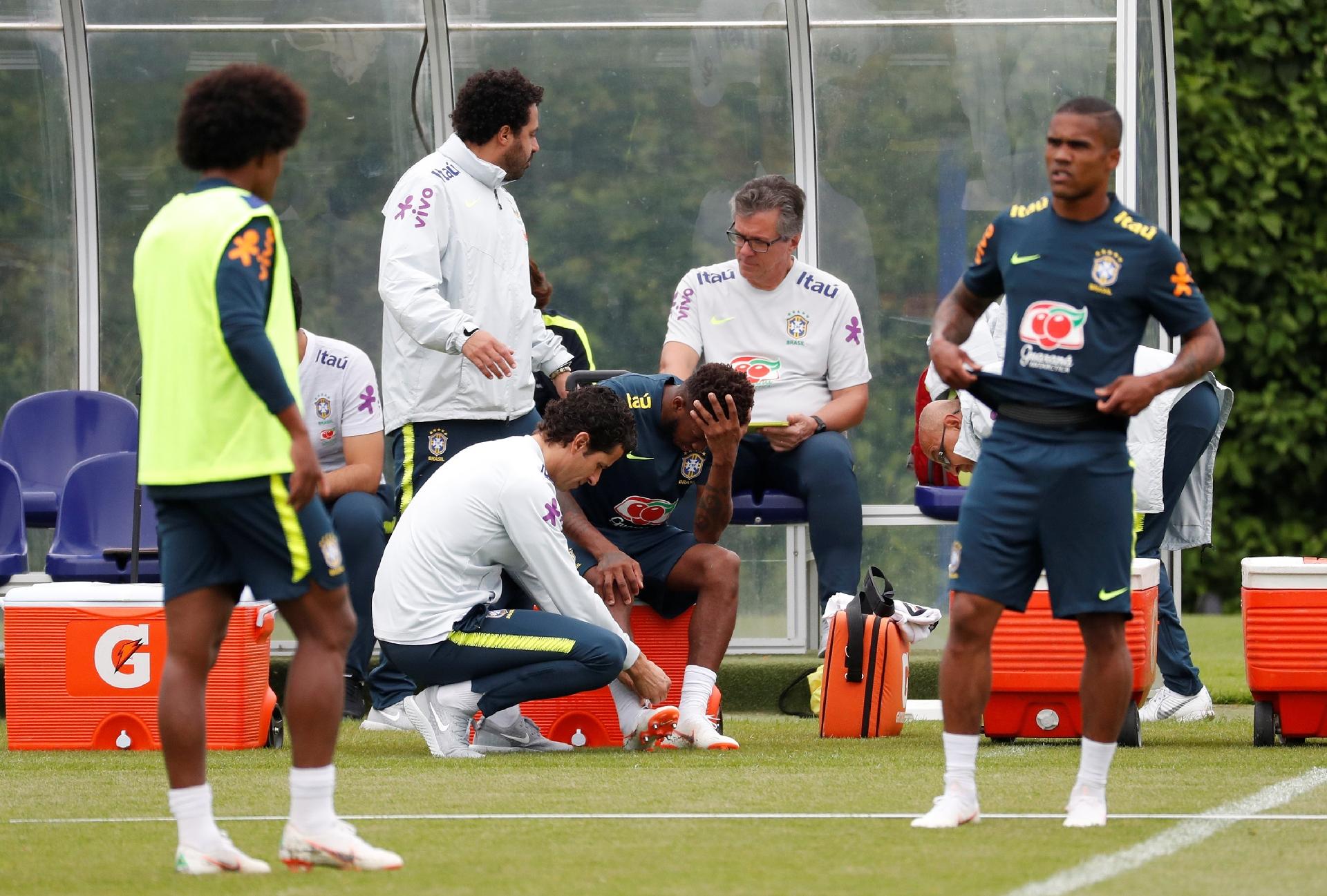 Fred deixa o treino com dores após choque com Casemiro - Reuters/Matthew Childs