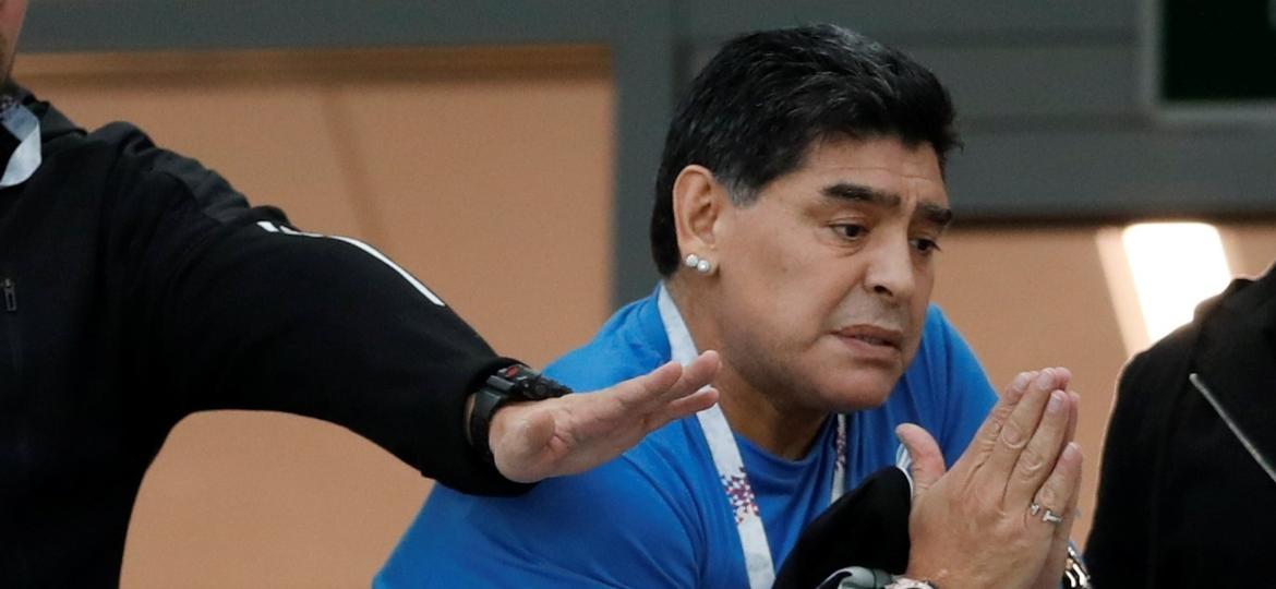 Diego Maradona interage com torcedores da Argentina durante derrota para a Croácia na Copa do Mundo - REUTERS/Matthew Childs