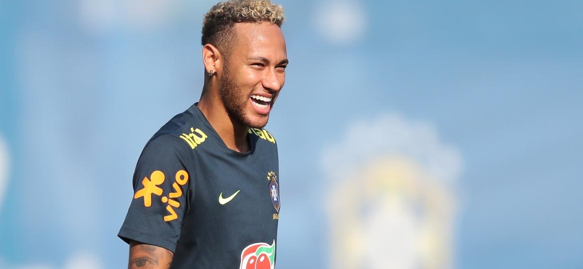 Neymar sorri durante treino da seleção brasileira - Lucas Figueiredo/CBF
