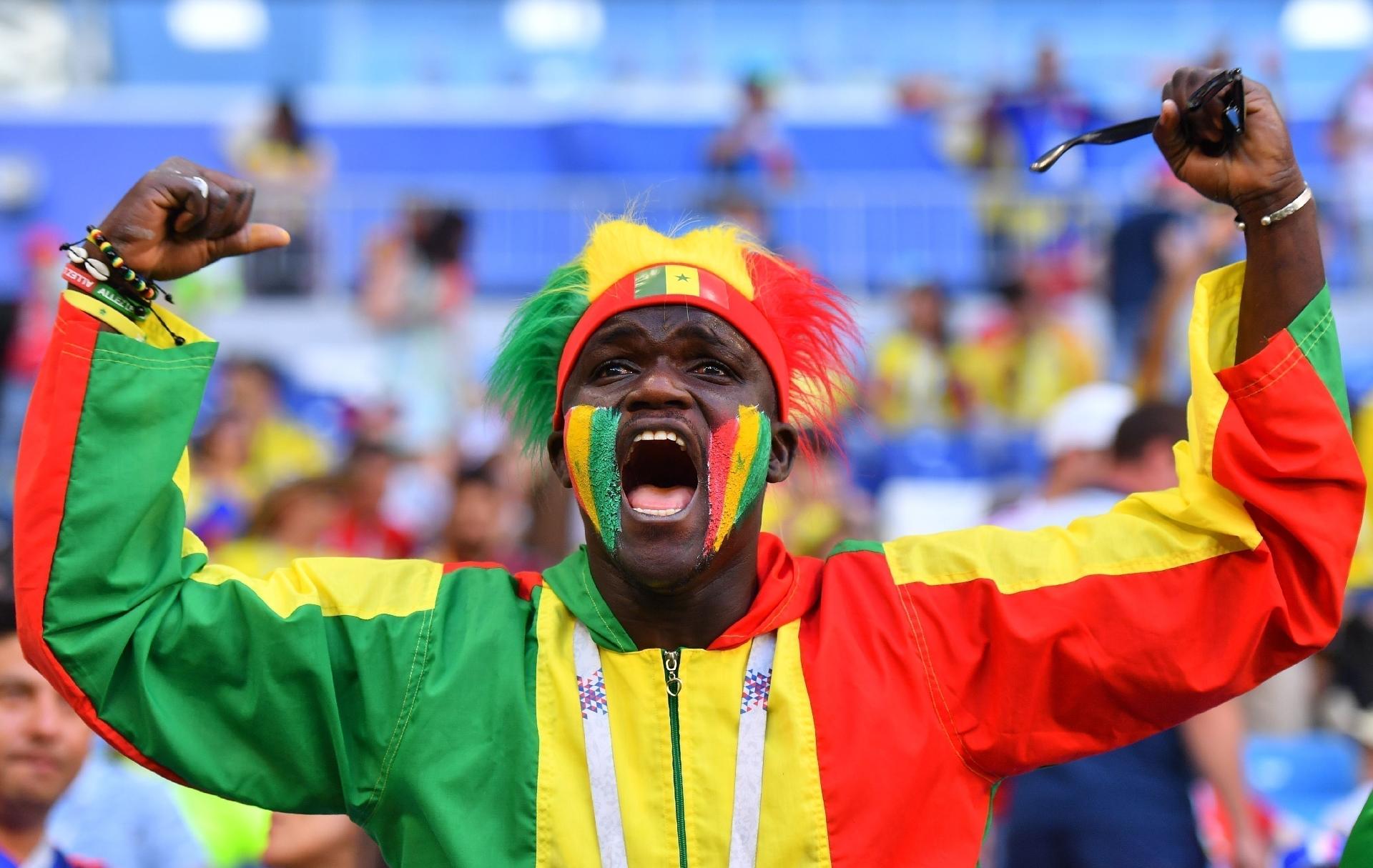 Torcedor de Senegal prestigia time para duelo contra a Colômbia - AFP
