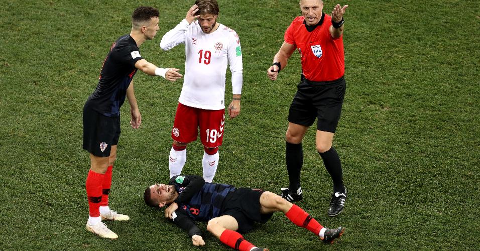 Mateo Kovacic, da Croácia, sente lesão no ombro durante jogo contra a Dinamarca