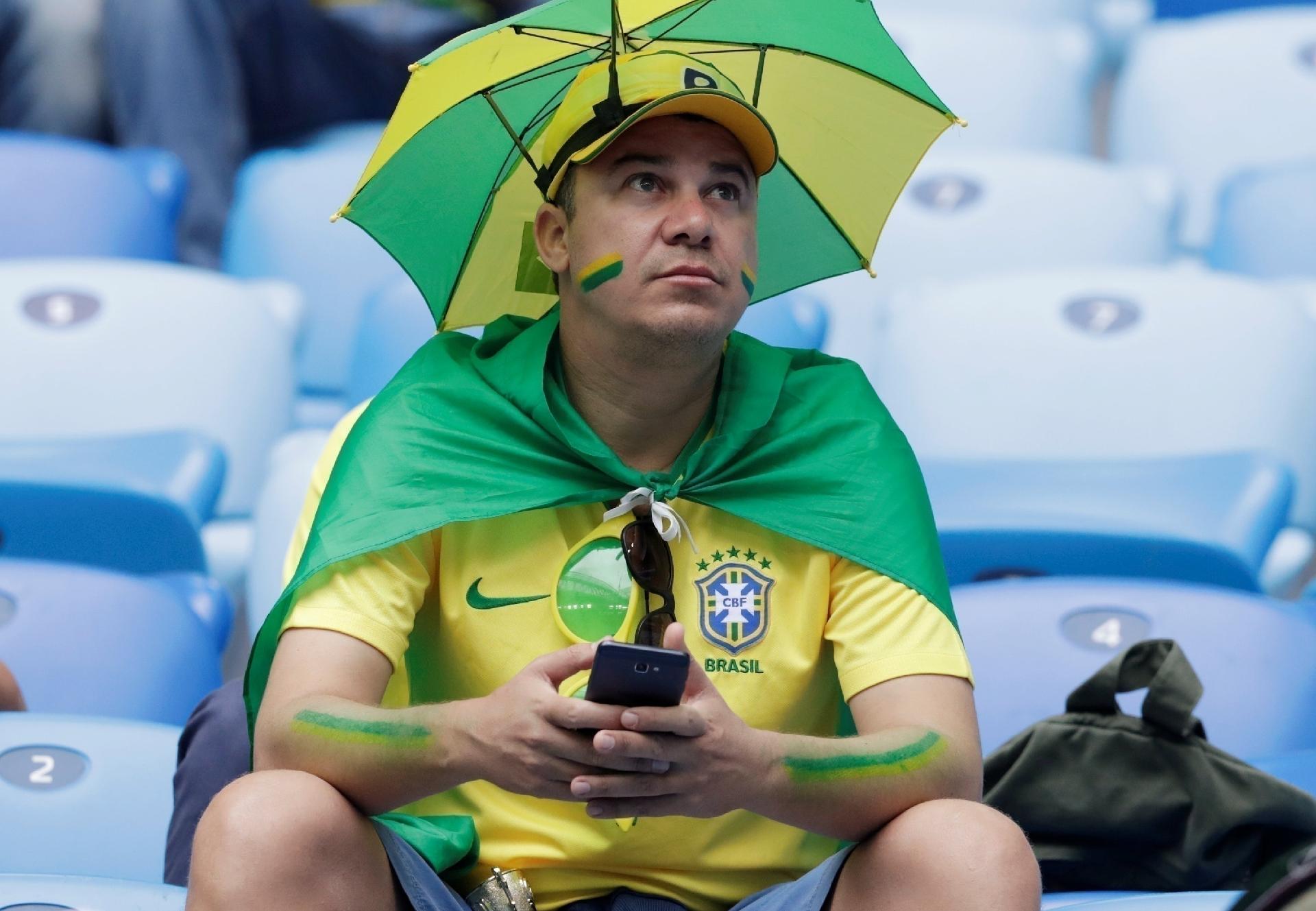 Torcida brasileira presente no estádio em São Petersburgo para partida contra a Costa Rica - Reuters