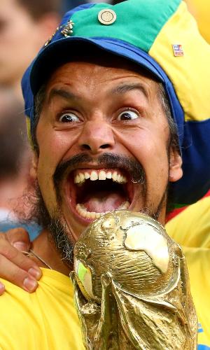 Torcedor do Brasil vai à loucura após classificação às quartas da Copa
