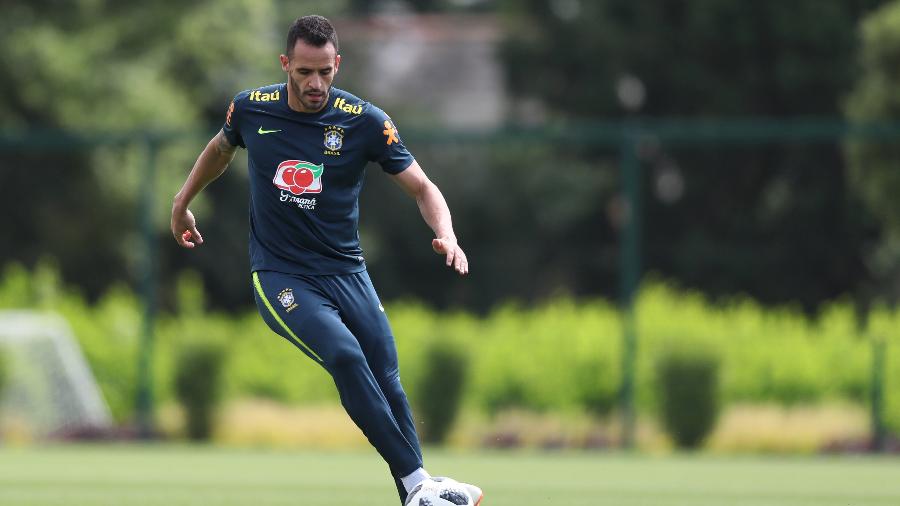 Renato Augusto faz mais um treino com bola após se recuperar de lesão - Lucas Figueiredo/CBF