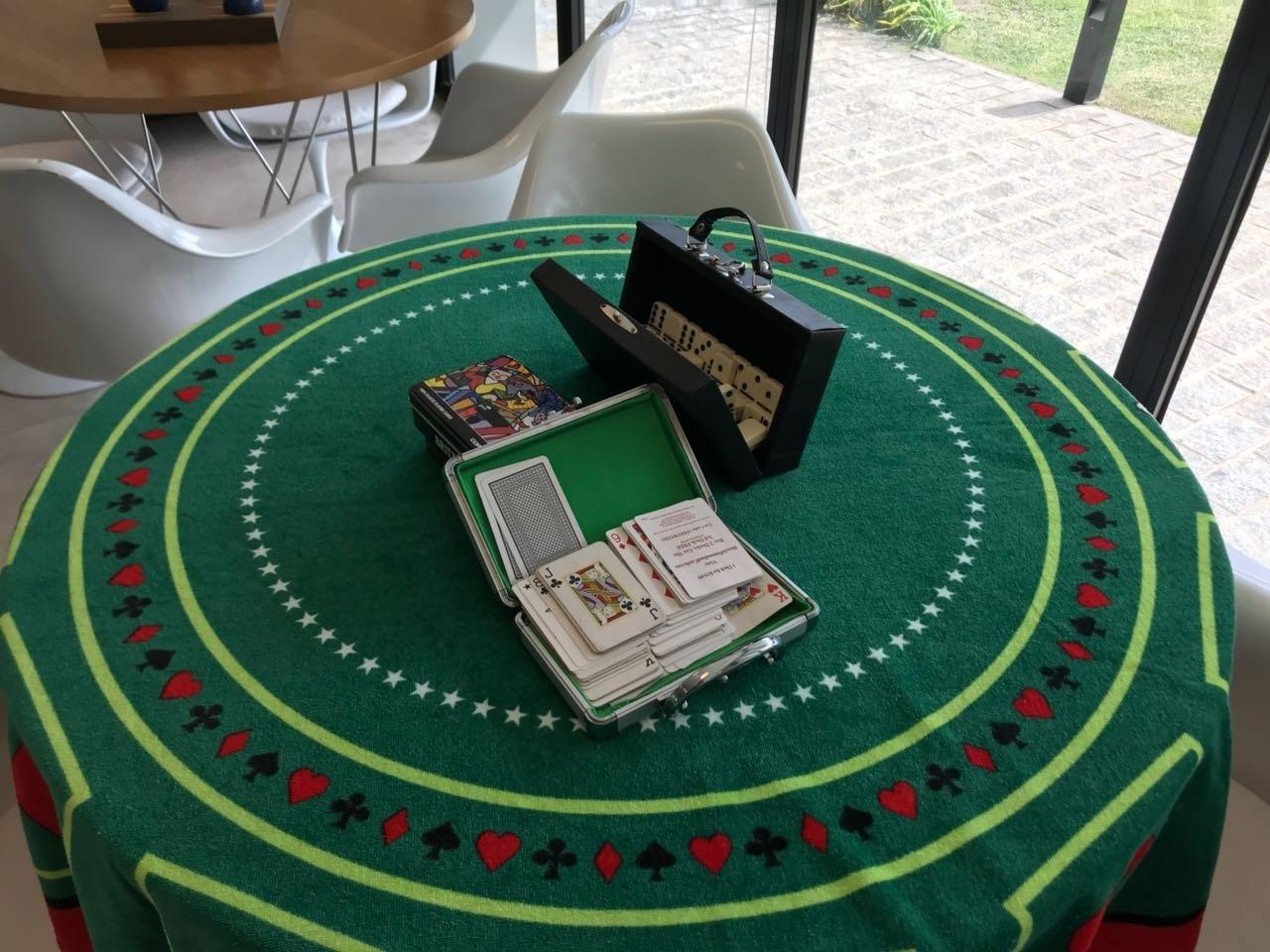 Mesa de carteado no salão de jogos - Pedro Ivo Almeida/UOL