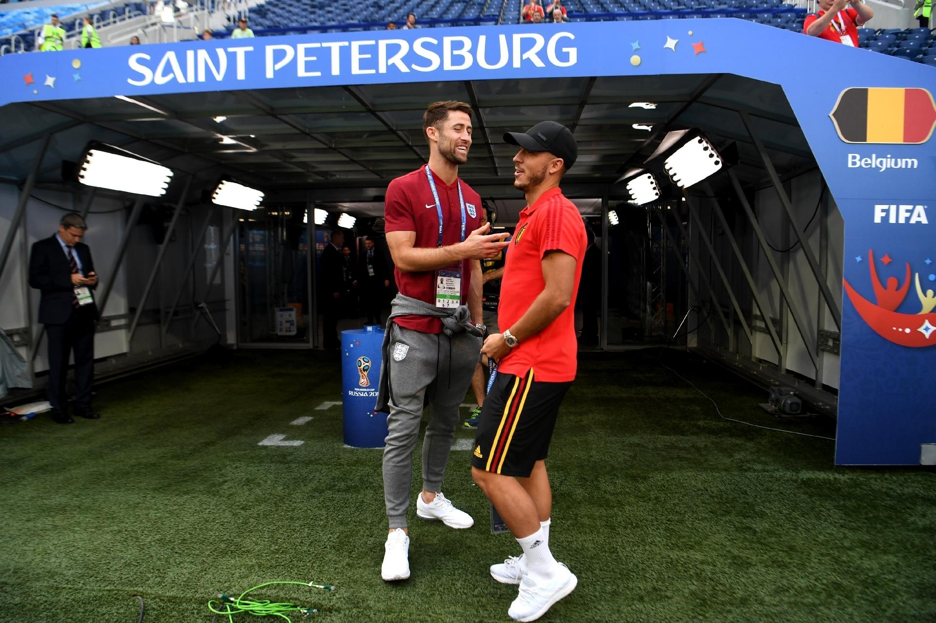 Gary Cahill e Eden Hazard conversam antes de decisão do 3º lugar da Copa - Getty Images