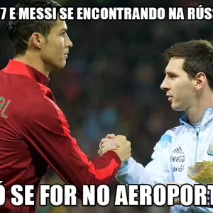 Foto épica com Messi e Cristiano Ronaldo rende enxurrada de memes